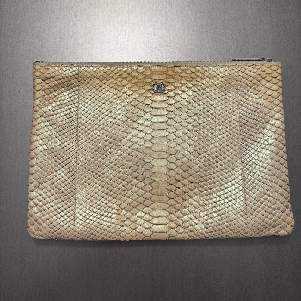 CHANEL Quilted iridescent python clutch - image 1